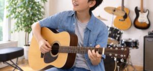 井尻駅徒歩5分のギター教室で子どもの初心者が練習している様子