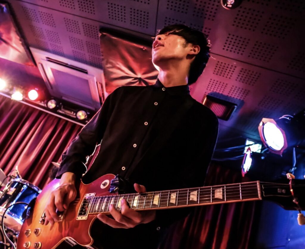 ライブをするギター講師 谷浩輔のプロフィール写真