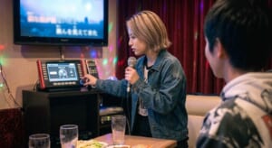 カラオケボックスで適切なエコー設定と声の響かせ方を解説するTANNY音楽教室のアイキャッチ画像