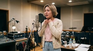 カラオケボックスで大声に頼らず喉に優しい響く声の出し方を解説するTANNY音楽教室のアイキャッチ画像